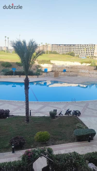 شاليه لقطه مفروش  للبيع جولف جولف بورتو مارينا علي حمام السباحة  مباشرة