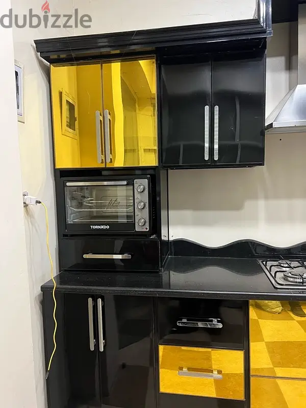 مطبخ اسود في ذهبي بالرخام65583529720834122