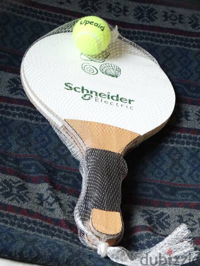 مضارب تنس الشاطئ خشب  ضد الماء. جديد Schneider o Electric