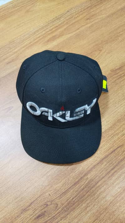 كاب Oakley