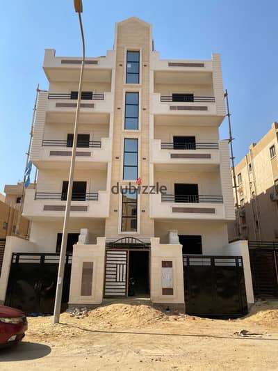 In a prime location in Hadayek October – Ard El Mokhabarat, a strategic site next to Fayoum Road, Kanz Compound, the Tourist Walkway, the Green River,