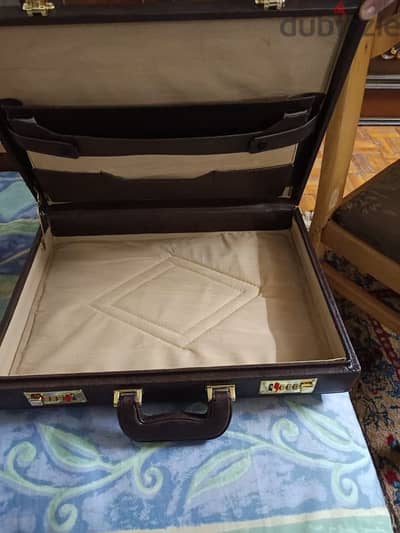 شنط جلد طبيعى samsonite