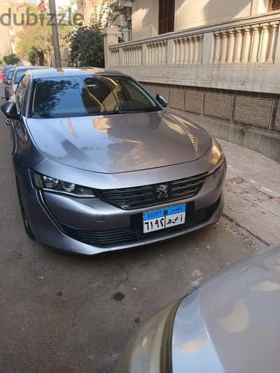 للإيجار سيارة بيجو 508