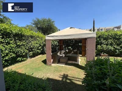 بموقع خيالي دوبلكس بحديقة خاصة متشطب بالكامل للبيع في كمبوند  Uptown Cairo - المقطم