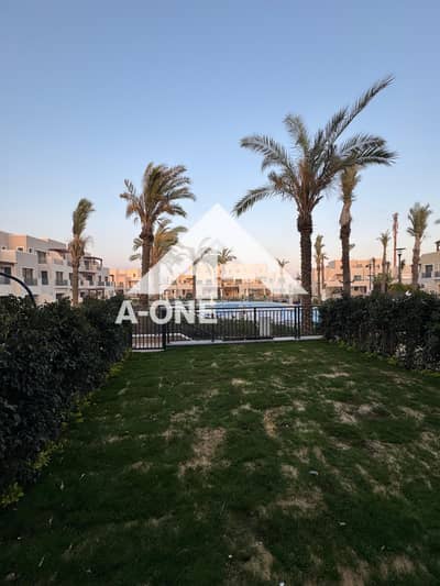 Townhouse for sale in Riva Views, direct pool view, 4 bedrooms + nanny, 330 sq m, at a price lower than the market price in Marassi.