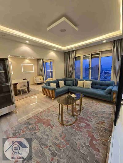 Apartamento mobiliado para aluguel diário ou mensal para famílias na Corniche do Nilo em Maadi, com 3 quartos.