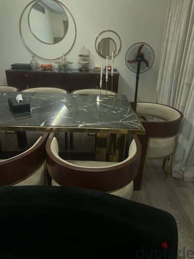 صفره طعام ٨ كراسي + نيش + عدد ٢ مرايه