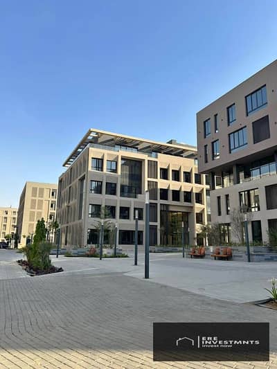 للايجار مكتب اداري متشطب بالكامل جاهز للاستلام فورا  في أميز موقع في ديستريكت 5 التجمع الخامس - باقل من سعر السوق