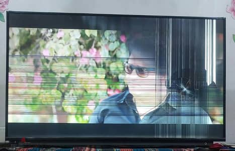شاشة توشيبا اندرويد 55 بوصة 4K بها خبطة في الشاشة