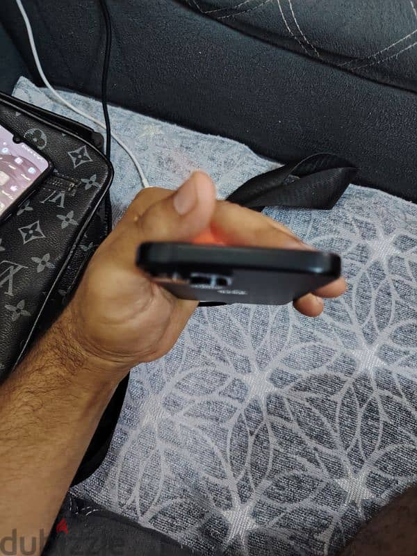 آيفون 15 عادي 2