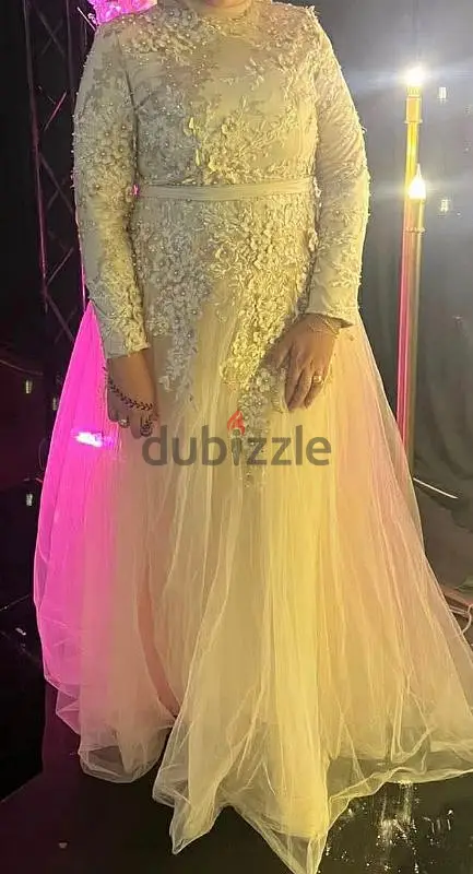 Vestido de compromiso o boda