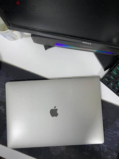 MacBook Pro 16-inch Core i7- 32 GB Ram - 1 TB - touch bar