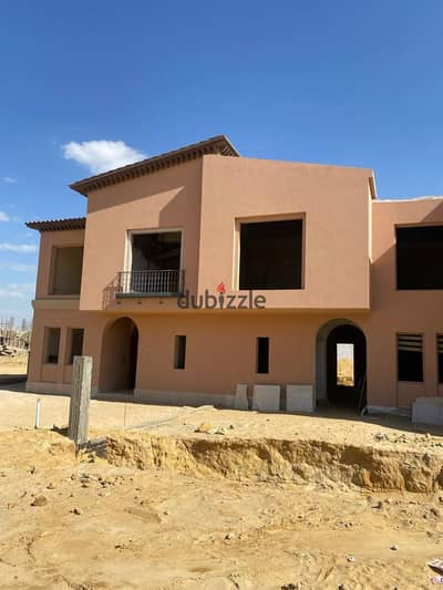 تاون هاوس كورنر للبيع برايم لوكيشن في اميز مرحله في كمبوند فيليدچ ويست (Village wast) من Dorra استلام فوري في قلب الشيخ زايد
