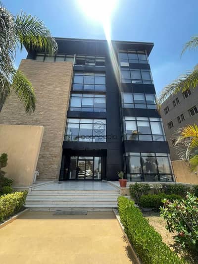 مكتب فاخر 300 متر² للإيجار في North 90 Street – جاهز للعمل مباشرة