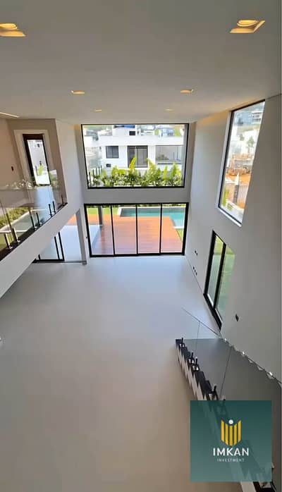 فيلا 7 غرف _ متشطبه للبيع بالتقسيط علي 10 سنين وبخصم 40% عالكاش بكمبوند كريسينت واك crescent walk التجمع السادس _ القاهرة كريسنت