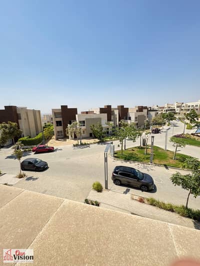 تاون هاوس للبيع في كمبوند سوليا الشيخ زايد امام نيو جيزة