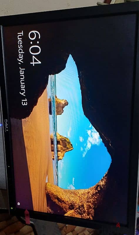 شاشة DELL 1