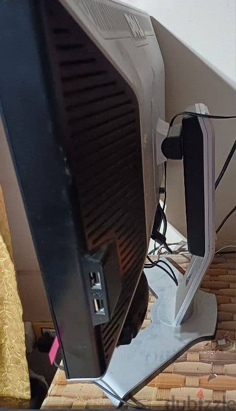 شاشة DELL 2
