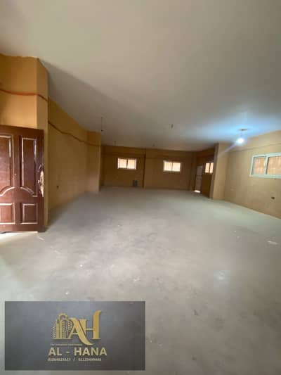 A fully equipped engineering factory for rent, 300 square meters, in the industrial area.