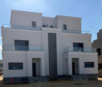 توين هاوس مع جاردن  و رووف للبيع  في كمبوند نايا ويست  زايد الجديدة