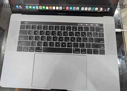 Macbook pro 2019 15.6-inch core i9 2.9GHz AMD Radeon Pro 550X
