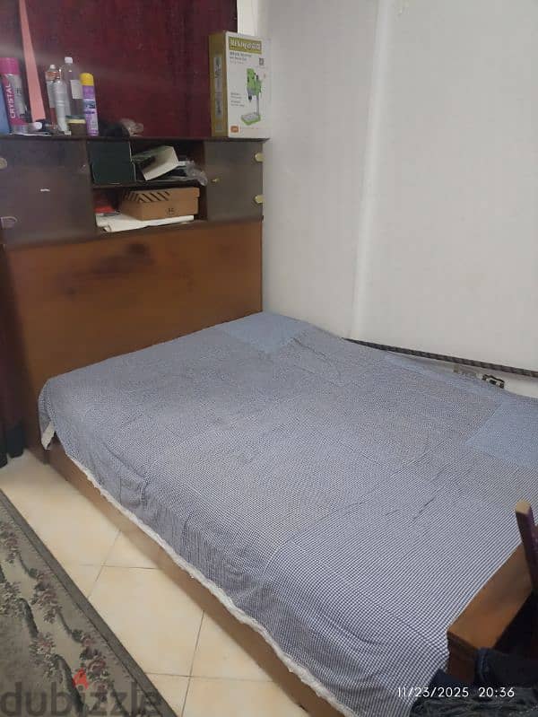 سرير بمكتبة 1