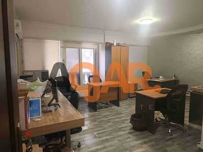 مكتب للإيجار بشارع رئيسي ٢٥٠ متر سوبر لوكس ببرج حديث