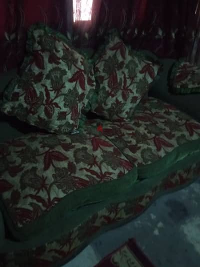 انتريه حالة جيده مكون من 2 فوتيه وكنبتين