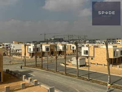 توين هاوس للبيع  في ZED EAST – تشطيب كامل وتكييفات
