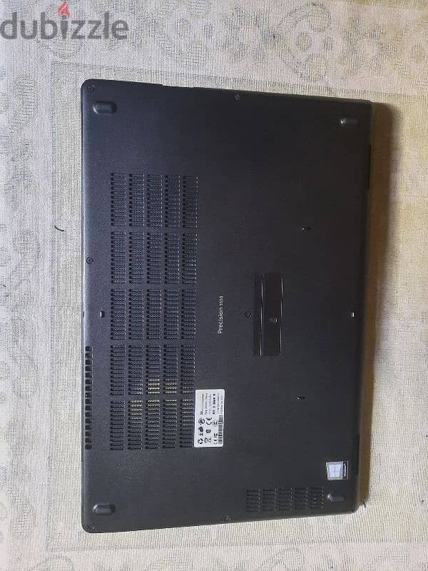 Dell Precision 3520 1