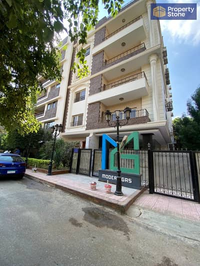 Licensed and fully equipped administrative office in Maadi Sarayat, 600 square meters. Prime location