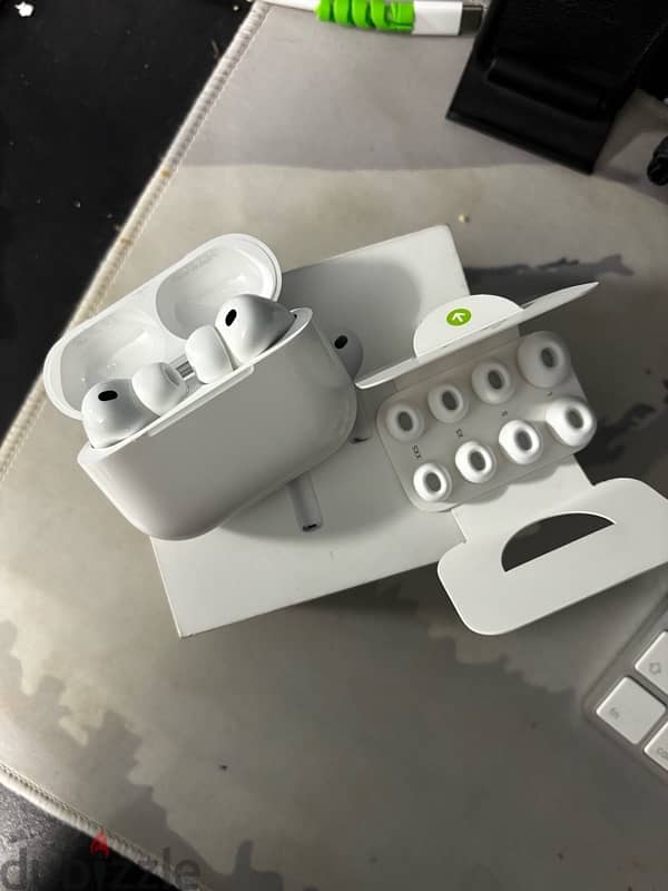 airpods pro 3 like new 1