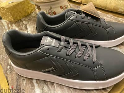 كوتشي رجالى ماركة hummel صنع تركيا مقاس ٤٤ جديد