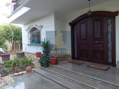 Standalone villa for sale in compound royal city