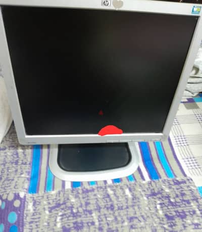​شاشةHP L1750 أصلية 17بوصه هيدروليك بها عيب بسيط في الشاشة موضح بالصور
