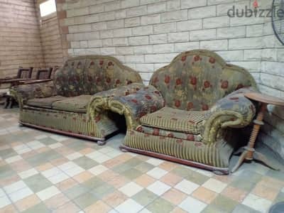 كنبة ٣ افراد و٢ فوتيه كبير حاله جيدة