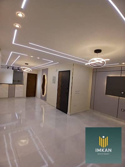 شقه للبيع استلام فوري بالتقسيط في كمبوند لافيستا باتيو اورو La vista patio oro  في قلب الجولدن سكوير وبالقرب من الجامعه الامريكيه