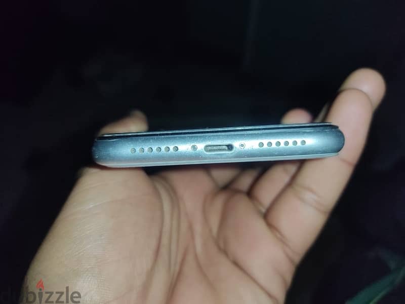XR phone للبيع او تبديل لي ايباد 2