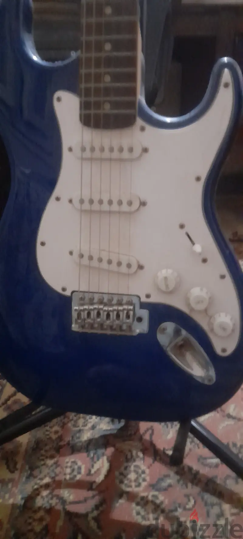 Silverton Guitar with Its Stand65595048210050121