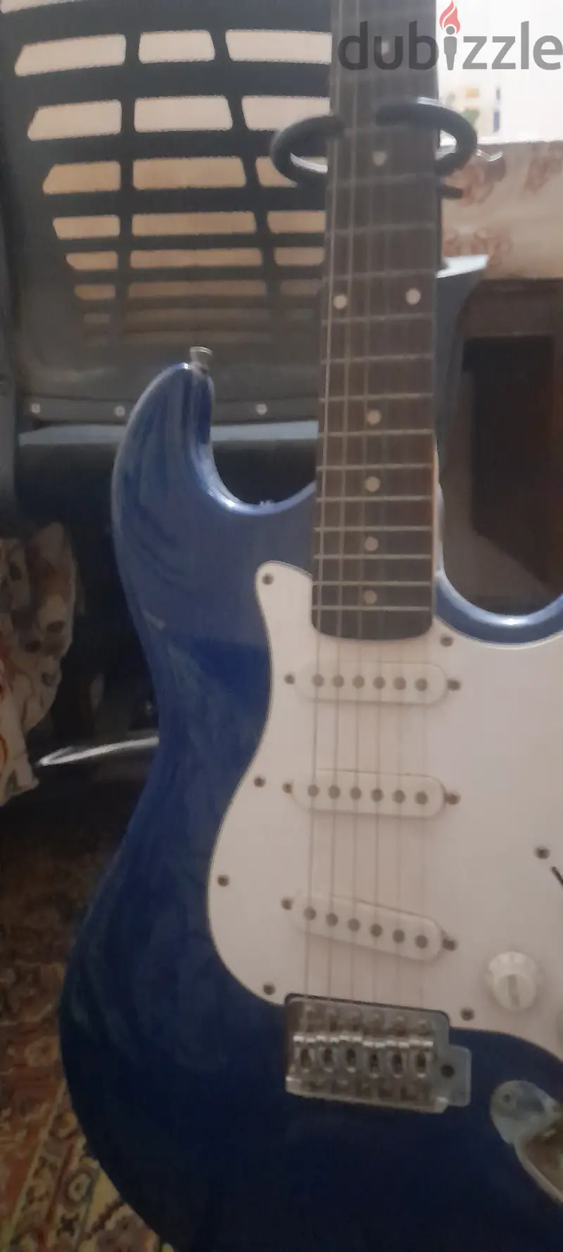 Silverton Guitar with Its Stand65595048210050123