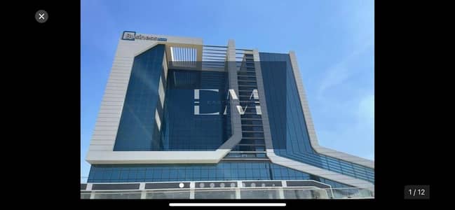 مكتب متشطب فى بيزنس بلاس على التسعين الشمالى مباشره