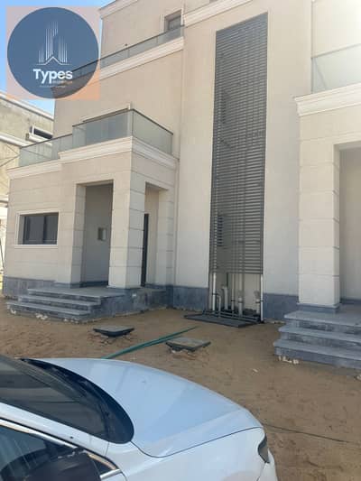 Twin house villa for sale, ready for occupancy in 6 months, with a down payment of 4.25 million and the rest payable over 9 years. Prime location dire