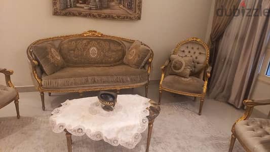 اثاث منزلي صالون مذهب خشب تم تنزيل السعر ل ١٥٠٠٠ج بدل من ١٩٠٠٠