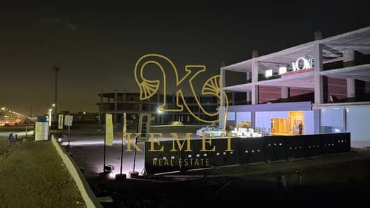 SHOW ROOM FOR SALE 206 + 57 OUT SQ M DELIVERD TOW YEAR CONSTRUCTION 75% DP 10% OVER 8 YEARS BESIDE SWAN LAKE,ILCAZAR VERY PRIME LOCATION NEW CAIRO