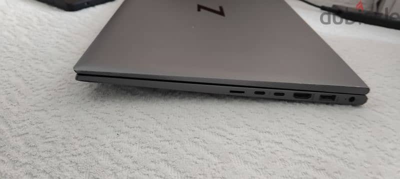 HP firefly mobile workstation G7 1