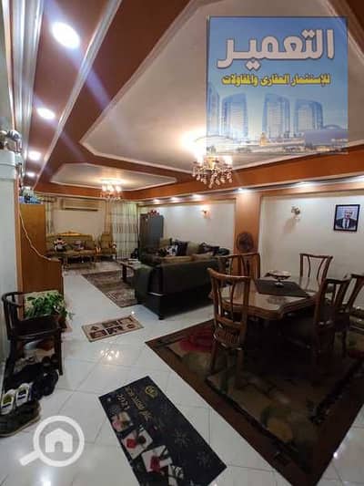شقة بالحلمية غير مجروحة