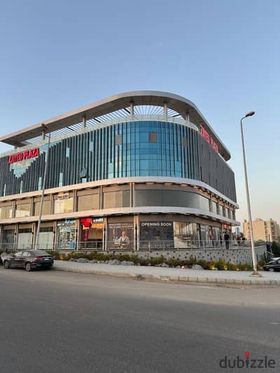 محل للبيع استلام فورى 20م فى مول زايد بلازا الشيخ زايد