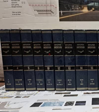 موسوعة أمريكانا 21 مجلد من اصل 30 ، كتاب قديم 1982 ذو غلاف مقوى