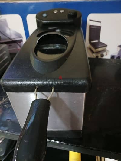 قلايه كهرباء ٣لتر مستعمله  المكان فيصل 01223509779