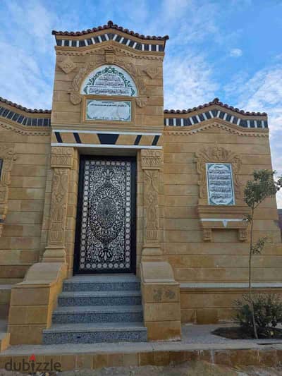 مدفن للبيع 40م في مقابر طريق السخنة - تشطيب ملكي حجر هاشمي (استلام فوري)  ​   حديد